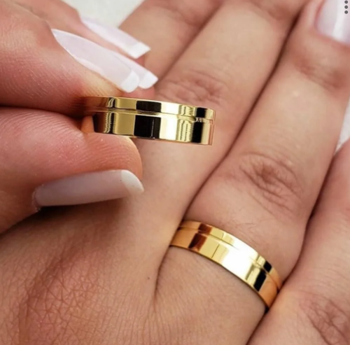 Aliança de Ouro Reta 4mm com Friso Lateral