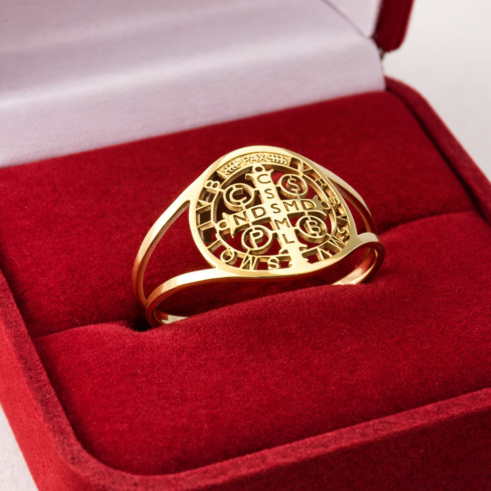 Anel São Bento em ouro 18k